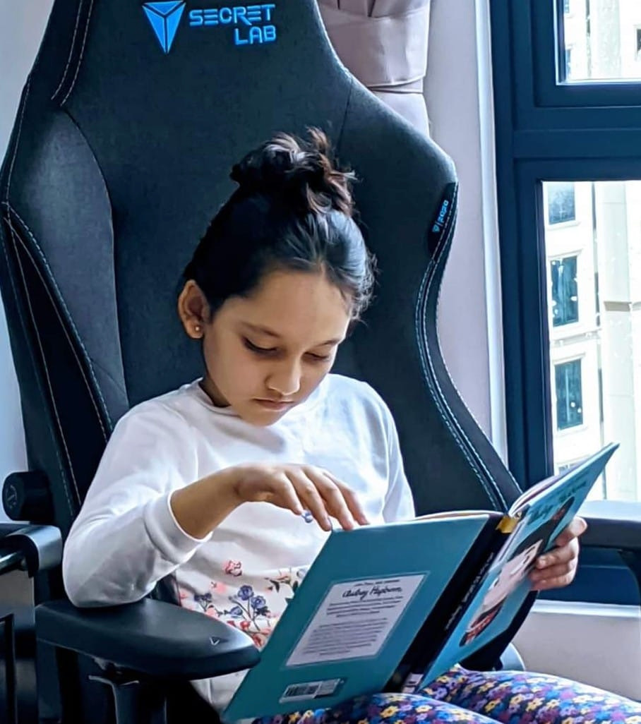 Elina-Reading-book-photo.jpeg?mtime=20211118105910#asset:40591