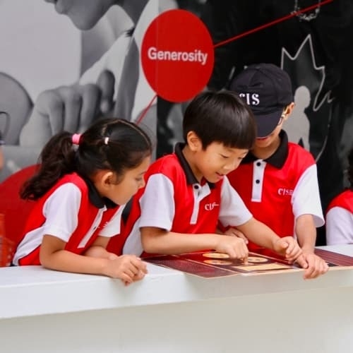 Primary students learning on field trips