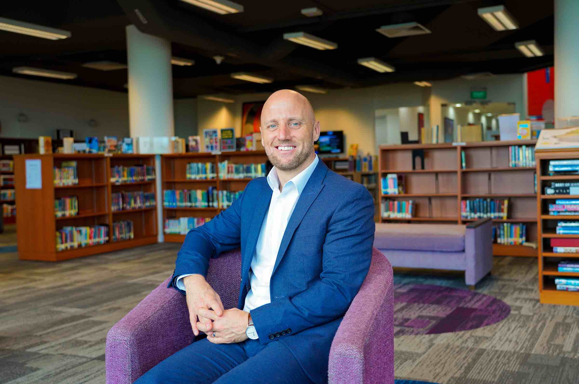 Andrew-library.jpg?mtime=20230802134603#asset:45683